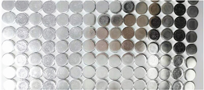 Zilveren contacten zijn belangrijke geleidende componenten